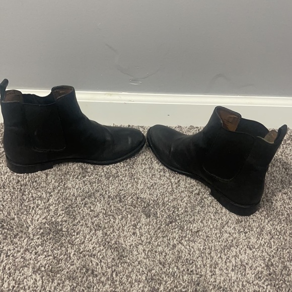 SOLD ON Ⓜ️ Great condition Frye Carly Chelsea Boot - Picture 4 of 6
